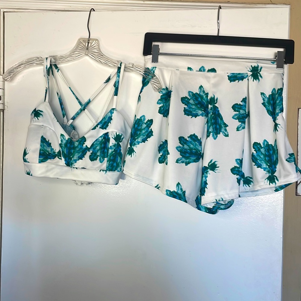 EUC 2 PC set floral shorts and tank